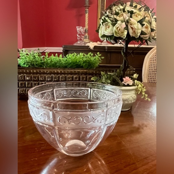 Waterford Marquis Arabesque 7”Crystal Fruit Bowl with frosted scrolled border - Picture 2 of 11